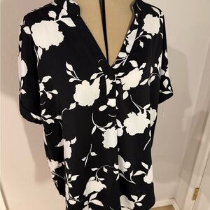 Black and whote flower Blouse XL